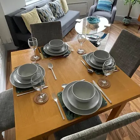 Delightful Airy In Leafy St Andrews Apartment