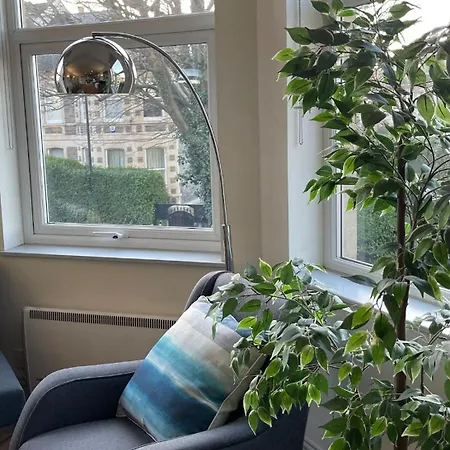 Delightful Airy In Leafy St Andrews Apartment Bristol