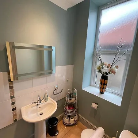 Delightful Airy In Leafy St Andrews דירה