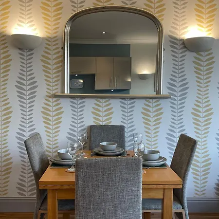 Delightful Airy In Leafy St Andrews