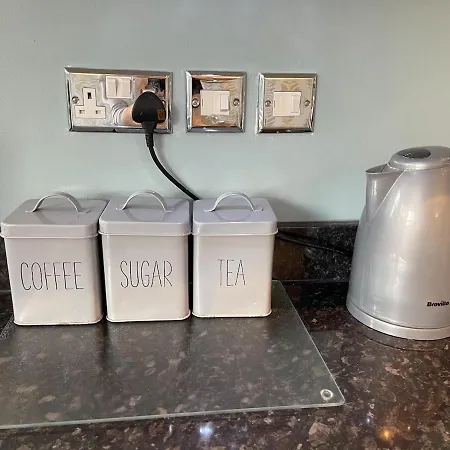 Delightful Airy In Leafy St Andrews Lägenhet